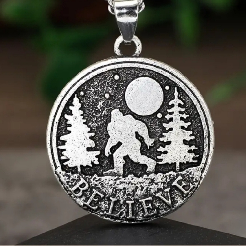 Big Foot Necklace NWT